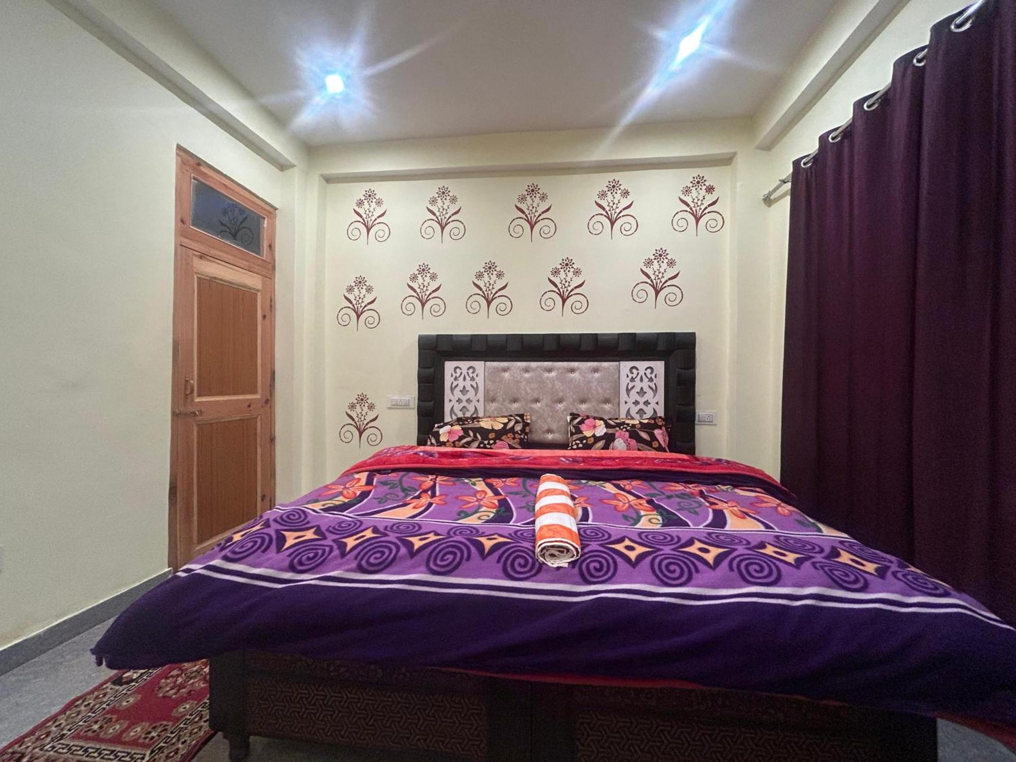 Karma Guest House And Cafe Kalgha Bilik gambar