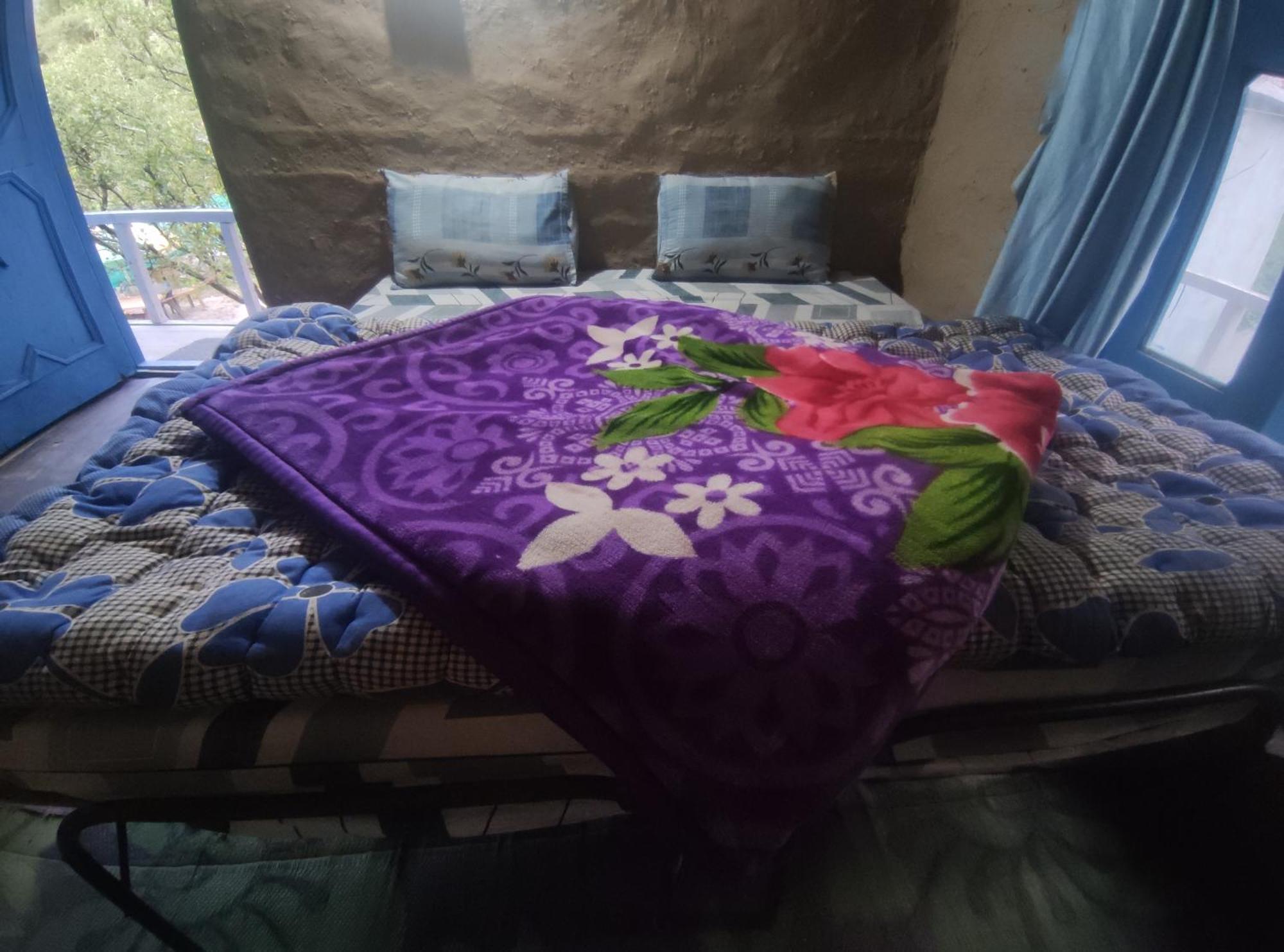 Karma Guest House And Cafe Kalgha Bilik gambar