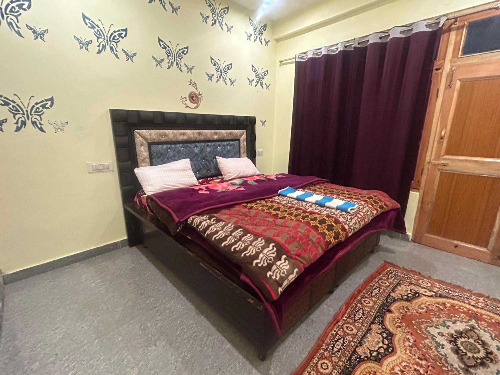 Karma Guest House And Cafe Kalgha Bilik gambar